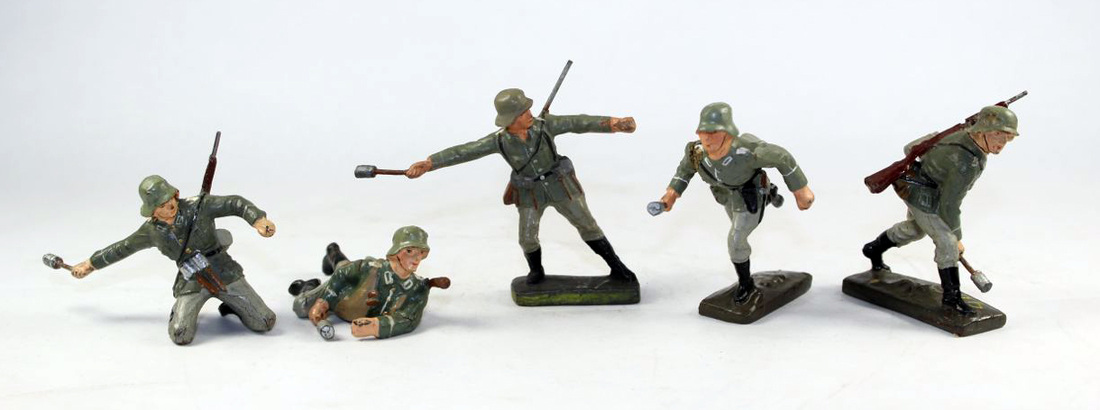 Military Figures - We stock heirloom toy soldiers and